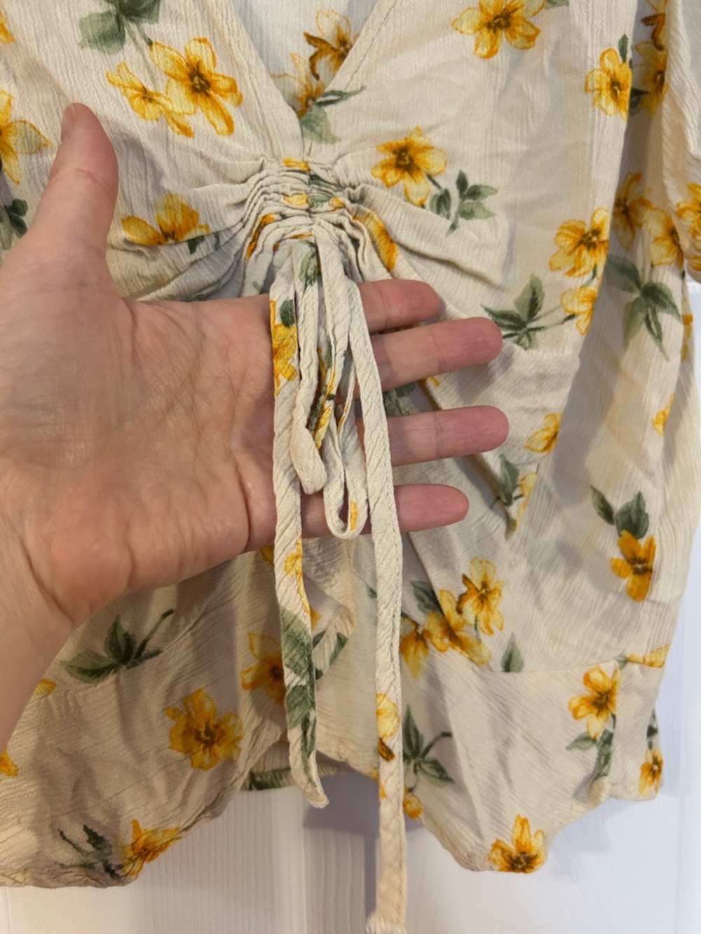 American Eagle Outfitters Cream Floral Tie-Front Top with Yellow Flowers - Picture 4 of 6